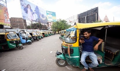 Mumbai में Marathi Test से मची खलबली, Auto-Taxi ड्राइवरों की Strike से आम जनता बेहाल