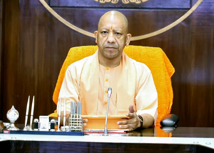 UP Government की नई सौगात: 60 साल से ऊपर की महिलाओं को Free Bus Travel, CM Yogi बोले- अपराधियों का अंत अब निश्चित है