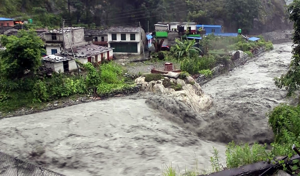 Nepal में जल प्रलय! बाढ़ में 1000 लोग लापता होने की आशंका, 8 की मौत, बचाव अभियान जारी