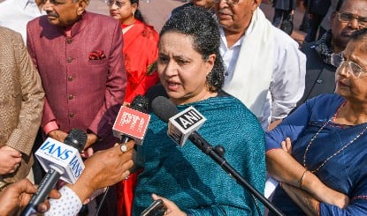 TMC की बड़ी कामयाबी: Sagarika Ghosh ने Om Birla से 20 सांसदों की अयोग्यता मांगी