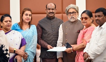 SC के दखल के बाद Speaker Om Birla का एक्शन, TMC के 20 बागी MPs को नोटिस