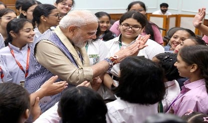 PM Modi celebrates Raksha Bandhan at 7 LKM, बच्चों संग 