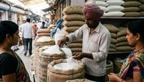 Sugar Price में आई मामूली गिरावट, खुदरा बाजार में भाव 64.33 रुपये प्रति किलो हुआ