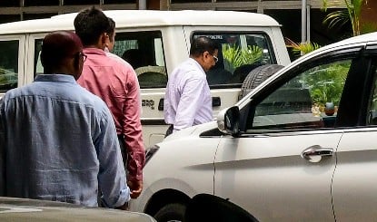 IRS Officer Bribery Case | CBI ने 40 लाख रुपये की रिश्वत मामले में IRS अधिकारी को किया गिरफ्तार, ठाणे कोर्ट ने गिरफ्तारी को बताया गैर-कानूनी