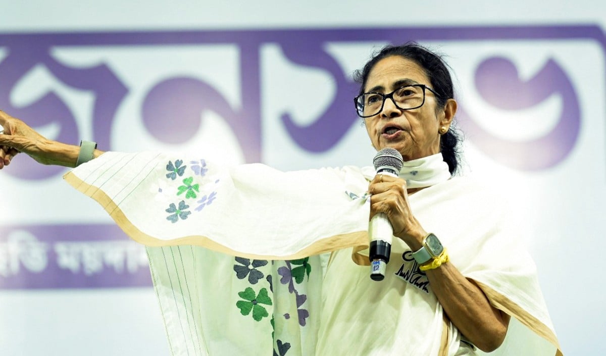 Calcutta High Court का आदेश तोड़ना पड़ा भारी! Mamata Banerjee पर FIR, बढ़ी मुश्किल