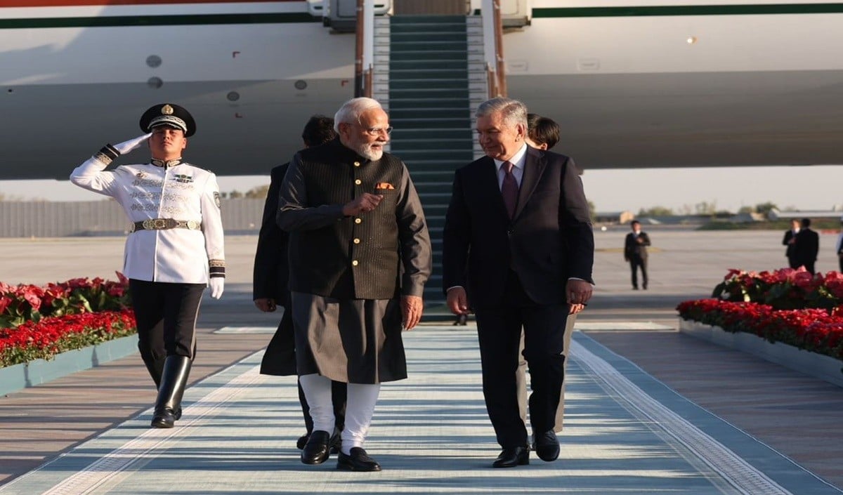ताशकंद में PMका ग्रैंड वेलकम, दूर-दूर तक गूंजता मोदी-मोदी का नारा