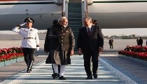 ताशकंद में PM का ग्रैंड वेलकम,  दूर-दूर तक गूंजता मोदी-मोदी का नारा