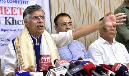 Pawan Khera का BJP पर गंभीर आरोप, Dimaagi Naxals विवाद में युवाओं को हिंसा की धमकी