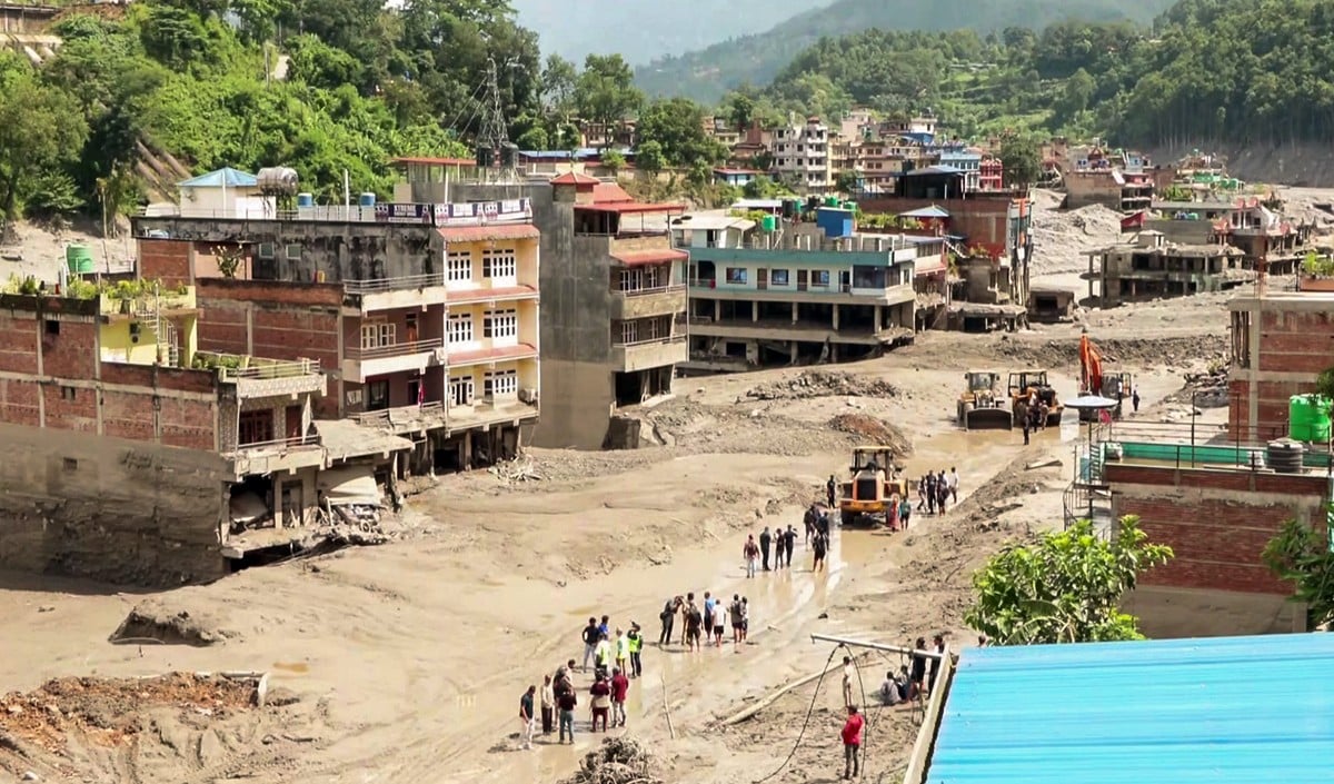 Nepal Flood Disaster | 'सिर्फ मलबे का ढेर', बचाव दल उस बॉर्डर ऑफिस तक पहुंचा जहां सद्गुरु की टीम फंसी हुई थी...