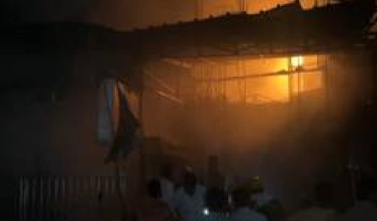 गाजियाबाद के Sahibabad Industrial Area में भीषण आग, Toy Factory में मची अफरा-तफरी, 10 Fire Tenders तैनात