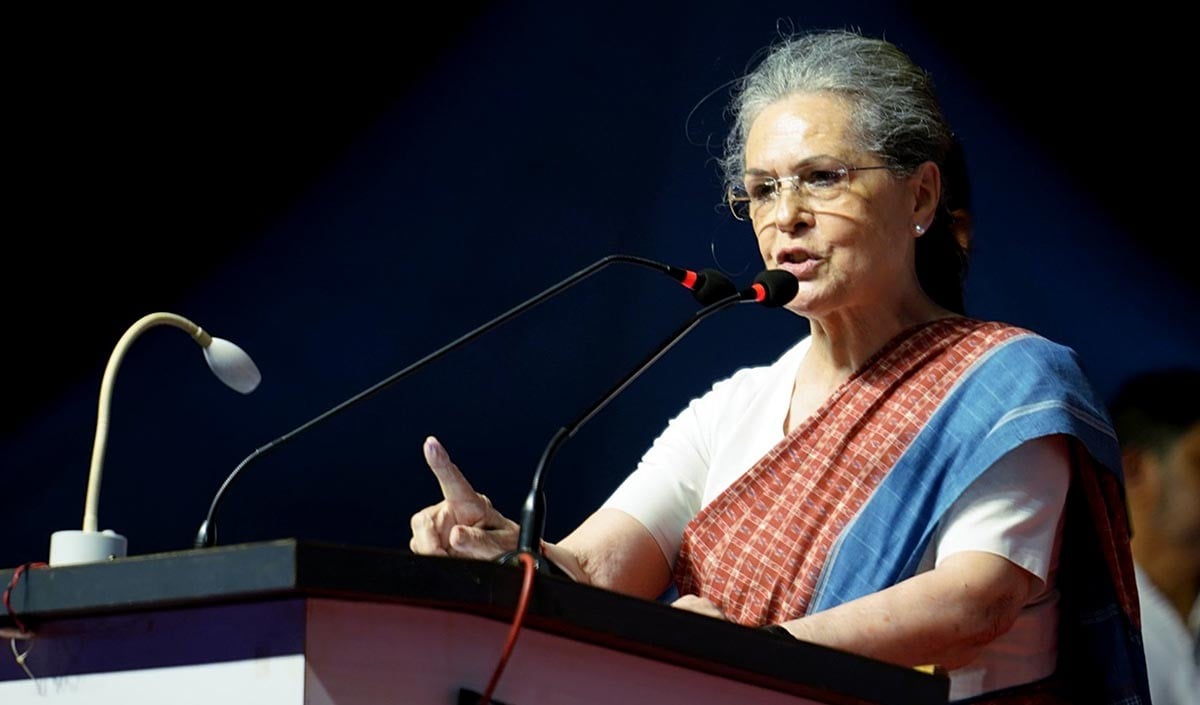 Prabhasakshi NewsRoom: Sonia Gandhi की किताब बनी सियासी हथियार, कांग्रेस के ‘सरकारी दबाव’ वाले दावे पर उठे सवाल