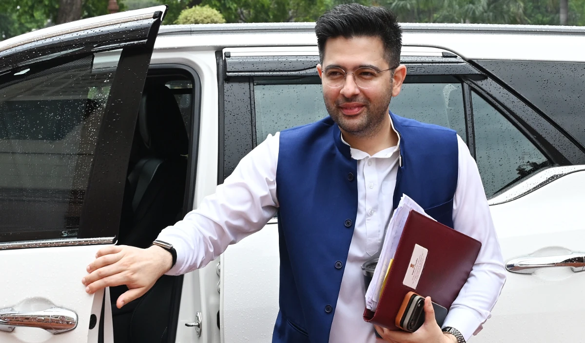 छात्रों के आंदोलन को राजनीतिक सीढ़ी न बनाएं: Raghav Chadha ने Congress पर साधा निशाना