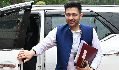 छात्रों के आंदोलन को राजनीतिक सीढ़ी न बनाएं: Raghav Chadha ने Congress पर साधा निशाना