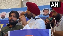 Raja Warring के मंच पर हंगामा: Channi समर्थकों ने लगाए CM चेहरा बनाने के नारे, पंजाब कांग्रेस की बढ़ी कलह