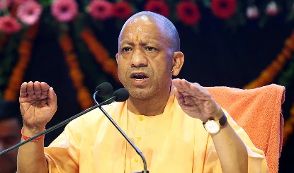 UP Assembly Monsoon Session के पहले ही दिन Yogi सरकार से भिड़ी Samajwadi Party, सदन में जोरदार हंगामा