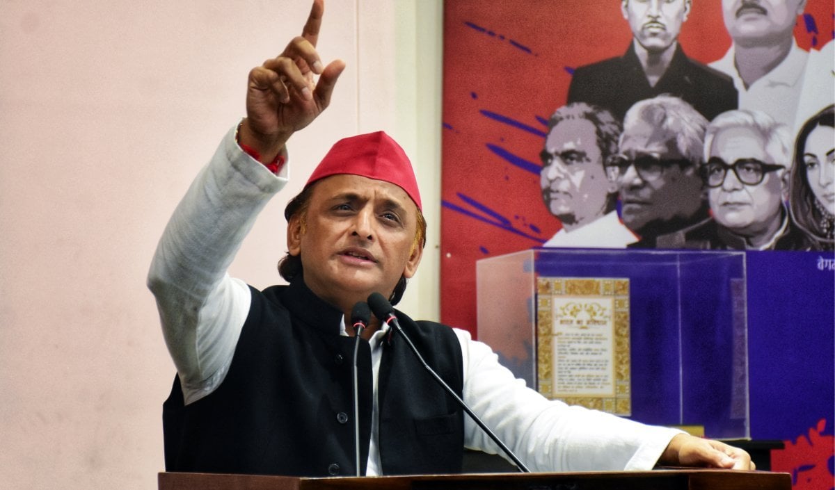 चुनाव से कुछ महीने पहले 1 लाख नौकरी क्यों? Akhilesh Yadav ने योगी सरकार और BJP पर लगाए कई आरोप
