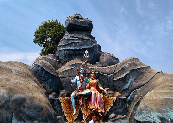 Kajari Teej Vrat: भगवान शिव-पार्वती को समर्पित Kajari Teej Vrat, सुखमय दांपत्य के लिए महिलाएं आज करें ये विशेष Upay और पूजा