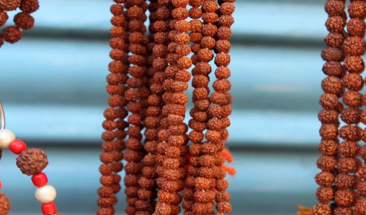Rudraksha Benefits: पीरियड्स के दौरान रुद्राक्ष पहनने पर क्या कहते हैं शास्त्र? जानिए क्या है इसके पीछे की सच्चाई Rudraksha Benefits: पीरियड्स के दौरान रुद्राक्ष पहनने पर क्या कहते हैं शास्त्र? जानिए क्या है इसके पीछे की सच्चाई