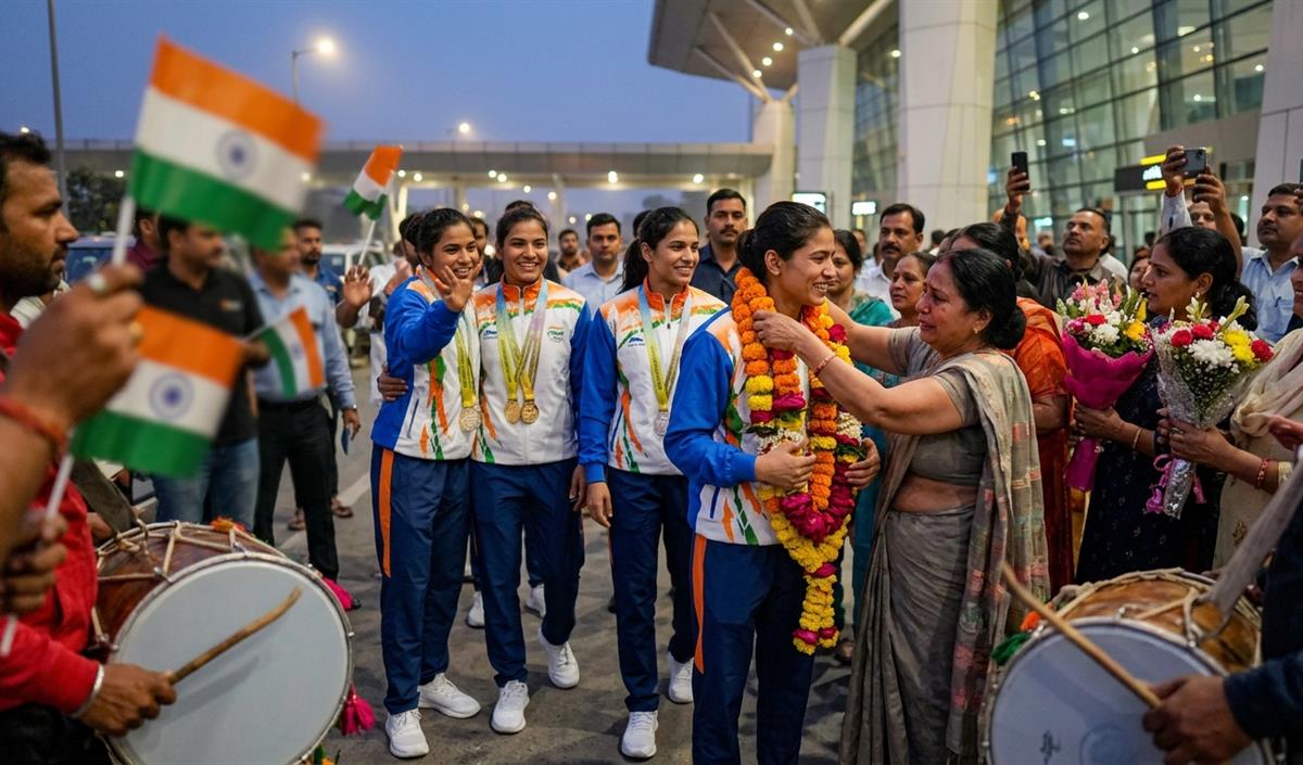 Commonwealth Games पदक विजेताओं का दिल्ली हवाई अड्डे पर जोरदार स्वागत Commonwealth Games पदक विजेताओं का दिल्ली हवाई अड्डे पर जोरदार स्वागत