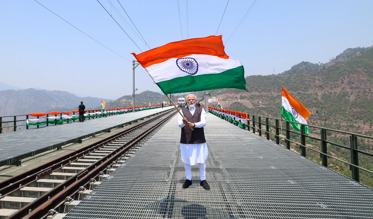 Jammu-Kashmir को मिले संवैधानिक अधिकार: PM Modi बोले, Article 370 हटने से हुआ चौतरफा विकास