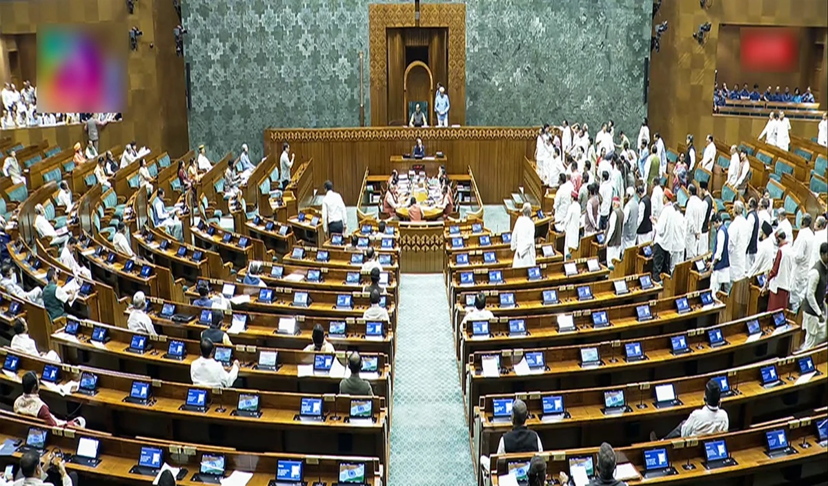 Parliament का गतिरोध जारी, Rahul Gandhi से मिले Kiren Rijiju; क्या Amit Shah देंगे बयान?