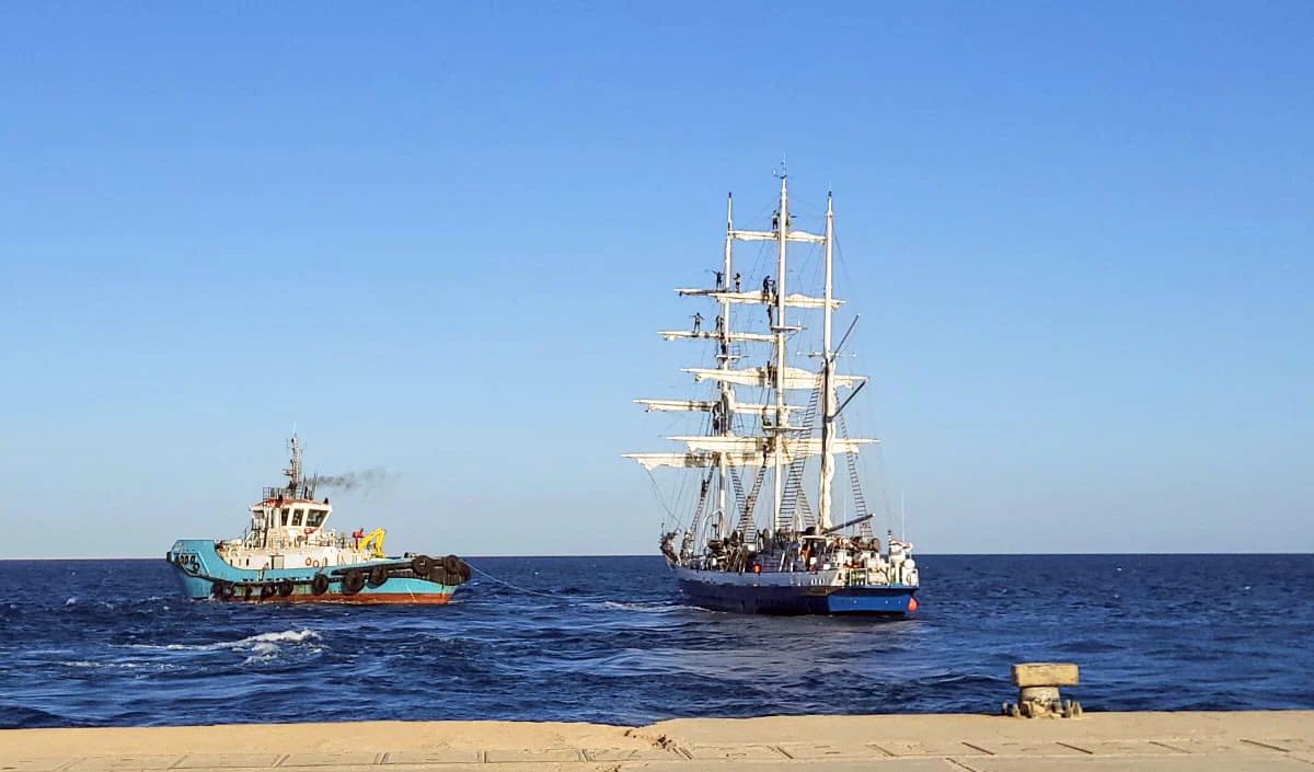 Indian Cargo Ship Attack | Red Sea में भारतीय कार्गो जहाज़ पर हमला, डूबने के बाद 13 भारतीयों को सुरक्षित बचाया गया, विदेश मंत्रालय ने जताई सख्त आपत्ति