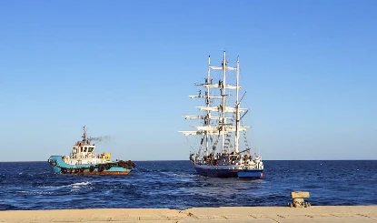Indian Cargo Ship Attack | Red Sea में भारतीय कार्गो जहाज़ पर हमला, डूबने के बाद 13 भारतीयों को सुरक्षित बचाया गया, विदेश मंत्रालय ने जताई सख्त आपत्ति