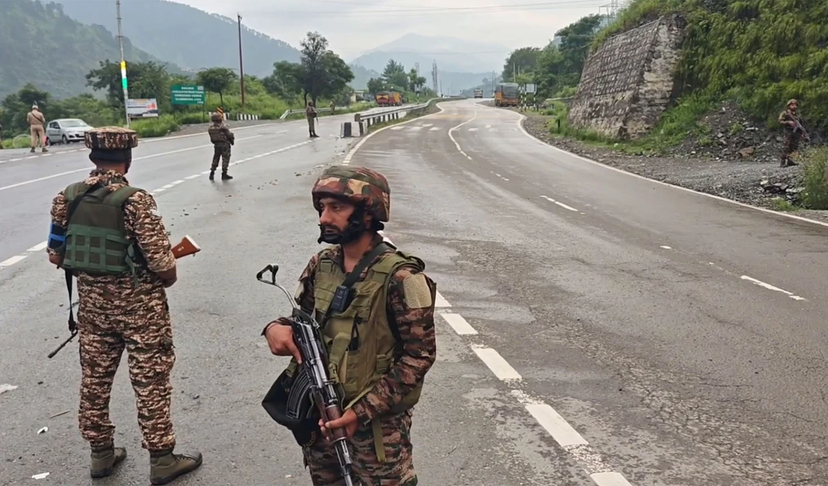 Amarnath Yatra Security: रामबन से गुजरा 28वां जत्था, कड़े सुरक्षा घेरे में 4 लाख श्रद्धालुओं ने किए दर्शन