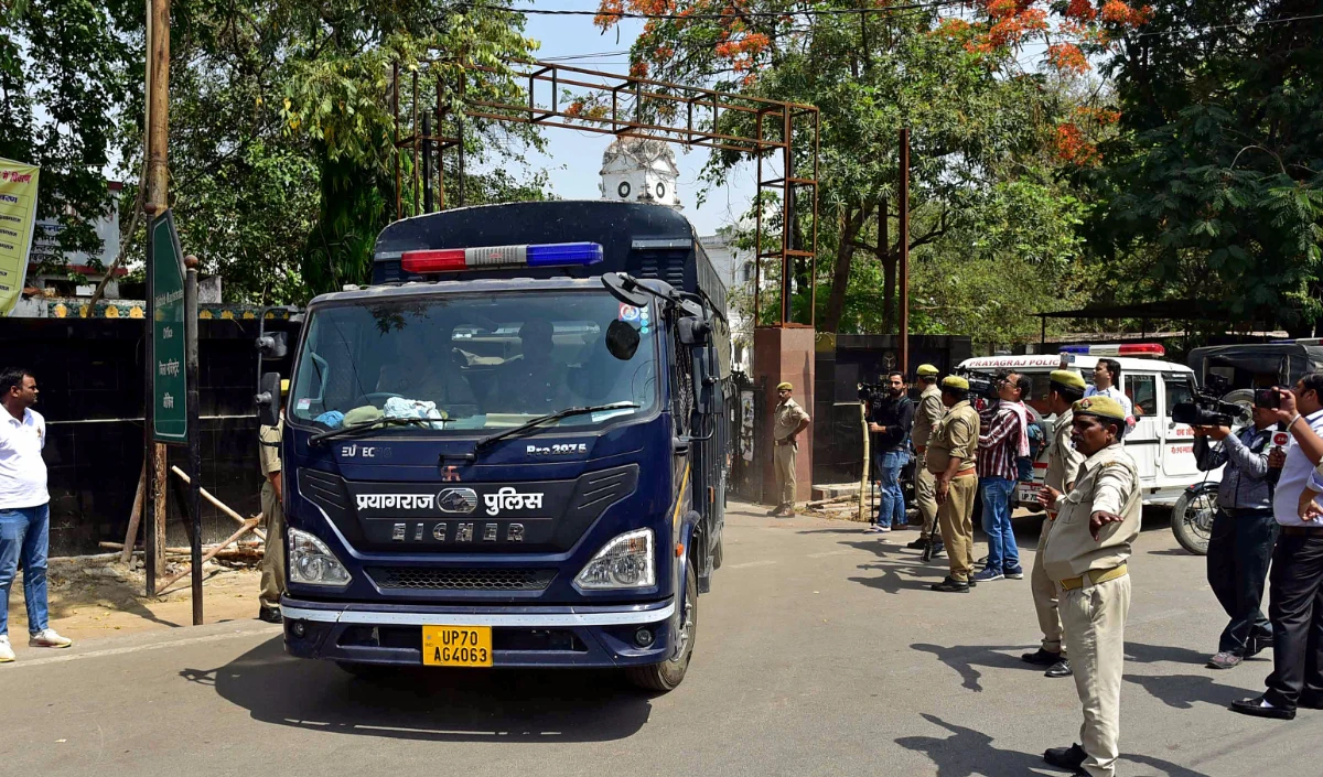 अतीक अहमद के छोटे बेटे Aban की Jhansi में दर्दनाक मौत, तेज रफ्तार Car Accident से गई जान