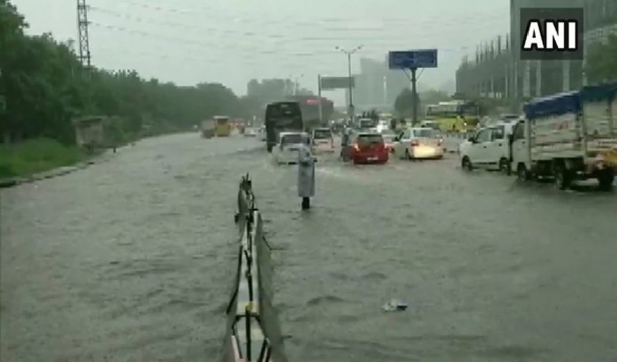 Gurugram में बारिश का तांडव: सड़कों पर जलभराव के चलते DDMA ने जारी की 2 दिवसीय Work From Home एडवाइजरी