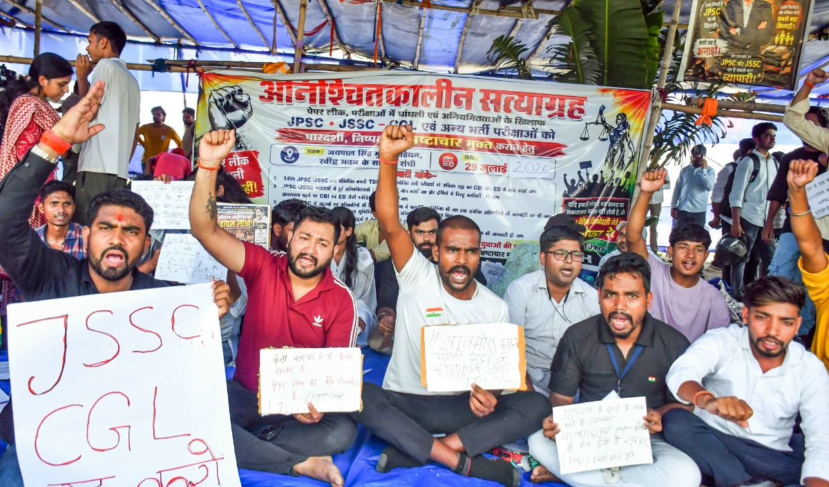 Jharkhand में छात्रों का उबाल, पूछा – Dharmendra Pradhan ने दिया इस्तीफा, तो Hemant Soren क्यों नहीं?
