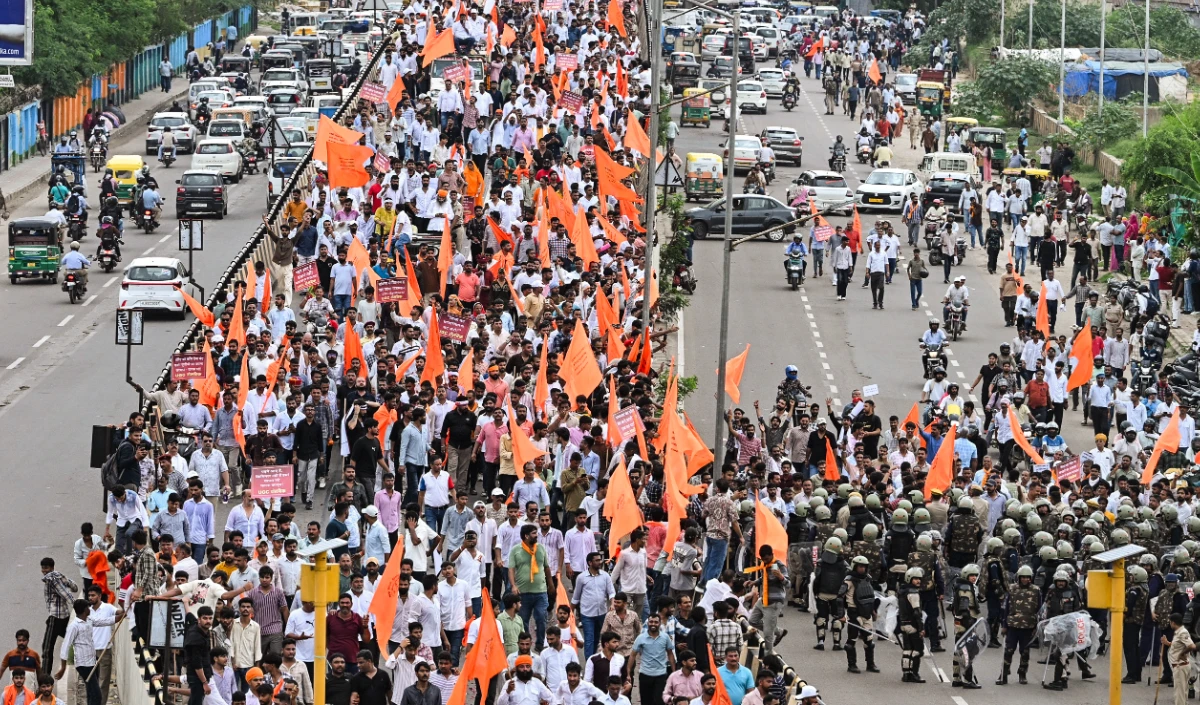Anti Reservation Movement | आरक्षण-विरोधी आवाज़ें हुई तेज़! जंतर-मंतर से सड़कों तक प्रदर्शन, करणी सेना ने खाई वोट न देने की कसम