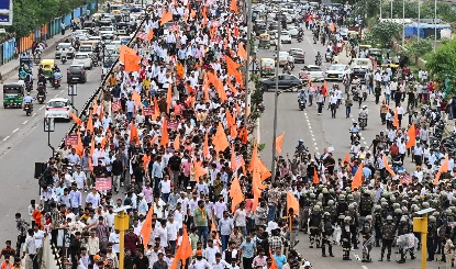 Anti Reservation Movement | आरक्षण-विरोधी आवाज़ें हुई तेज़! जंतर-मंतर से सड़कों तक प्रदर्शन, करणी सेना ने खाई वोट न देने की कसम