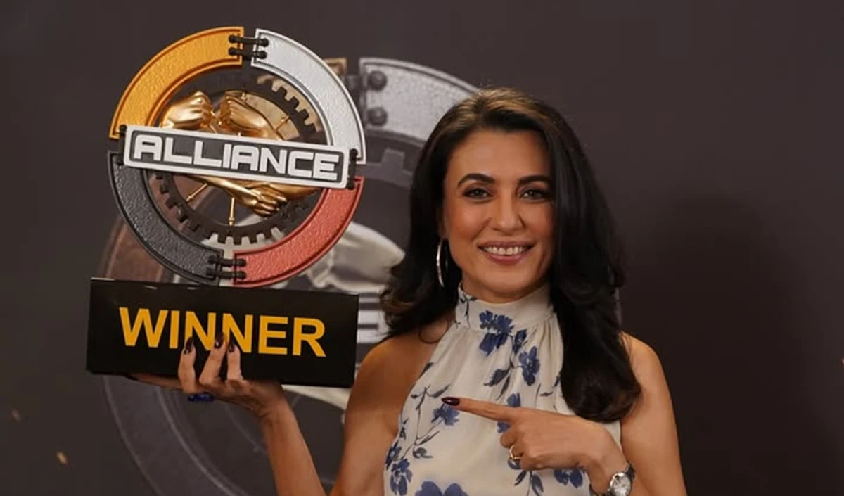 Mini Mathur ने जीता ‘Alliance’ का पहला सीज़न! Aly Goni और Ruhee Dosani को दी मात, 50 लाख का कैश प्राइज किया अपने नाम Mini Mathur ने जीता ‘Alliance’ का पहला सीज़न! Aly Goni और Ruhee Dosani को दी मात, 50 लाख का कैश प्राइज किया अपने नाम