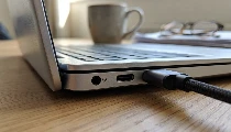 Laptop Charging Mystery: USB-C पोर्ट होने के बावजूद क्यों नहीं होता चार्ज? जानें Power Delivery का विज्ञान Laptop Charging Mystery: USB-C पोर्ट होने के बावजूद क्यों नहीं होता चार्ज? जानें Power Delivery का विज्ञान