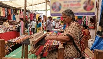National Handloom Day 2026: आत्मनिर्भर भारत और Women Empowerment की दिशा में हथकरघा उद्योग का बढ़ता कद National Handloom Day 2026: आत्मनिर्भर भारत और Women Empowerment की दिशा में हथकरघा उद्योग का बढ़ता कद