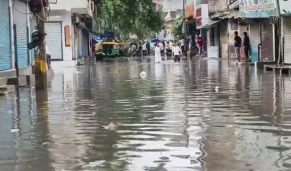 Delhi-NCR की रफ्तार थमी, बारिश और जलभराव से जनजीवन अस्त-व्यस्त; IMD का अलर्ट