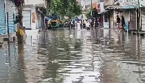 Delhi-NCR की रफ्तार थमी, बारिश और जलभराव से जनजीवन अस्त-व्यस्त; IMD का अलर्ट