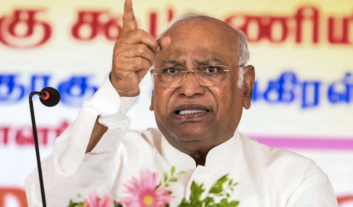 Kharge का सीधा वार: BJP-RSS ने आजादी में कुछ नहीं किया, मंदिर लूटने वाले देशभक्त नहीं