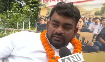 JPSC और JSSC परीक्षा गड़बड़ी के विरोध में विधानसभा के बाहर एक दिवसीय अनशन पर बैठे Jairam Mahto