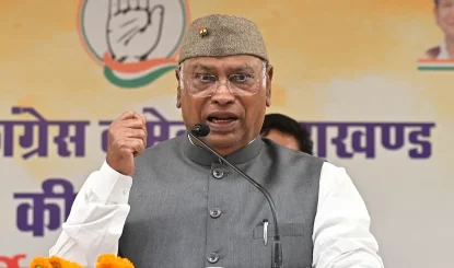 उत्तराखंड पहुंचे Mallikarjun Kharge का बीजेपी पर हमला, राम मंदिर चढ़ावा विवाद और छात्रों के आंदोलन पर मांगा जवाब