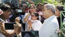 Mamata Banerjee पर हमले से गरमाया बंगाल का माहौल, BJP ने TMC के आरोपों पर किया पलटवार Mamata Banerjee पर हमले से गरमाया बंगाल का माहौल, BJP ने TMC के आरोपों पर किया पलटवार