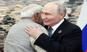 पीएम मोदी की राष्ट्रपति पुतिन से मुलाकात पीएम मोदी की राष्ट्रपति पुतिन से मुलाकात