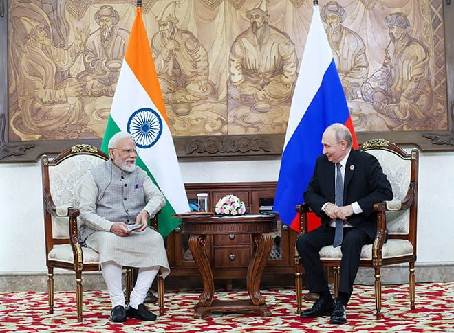 पीएम मोदी की राष्ट्रपति पुतिन से मुलाकात पीएम मोदी की राष्ट्रपति पुतिन से मुलाकात