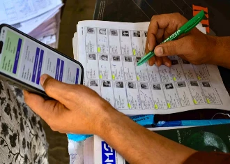 Delhi Voter List Update: दिल्ली में 1.45 करोड़ से घटकर 98 लाख हुए Voter, जानें Form 6 भरने का अंतिम मौका