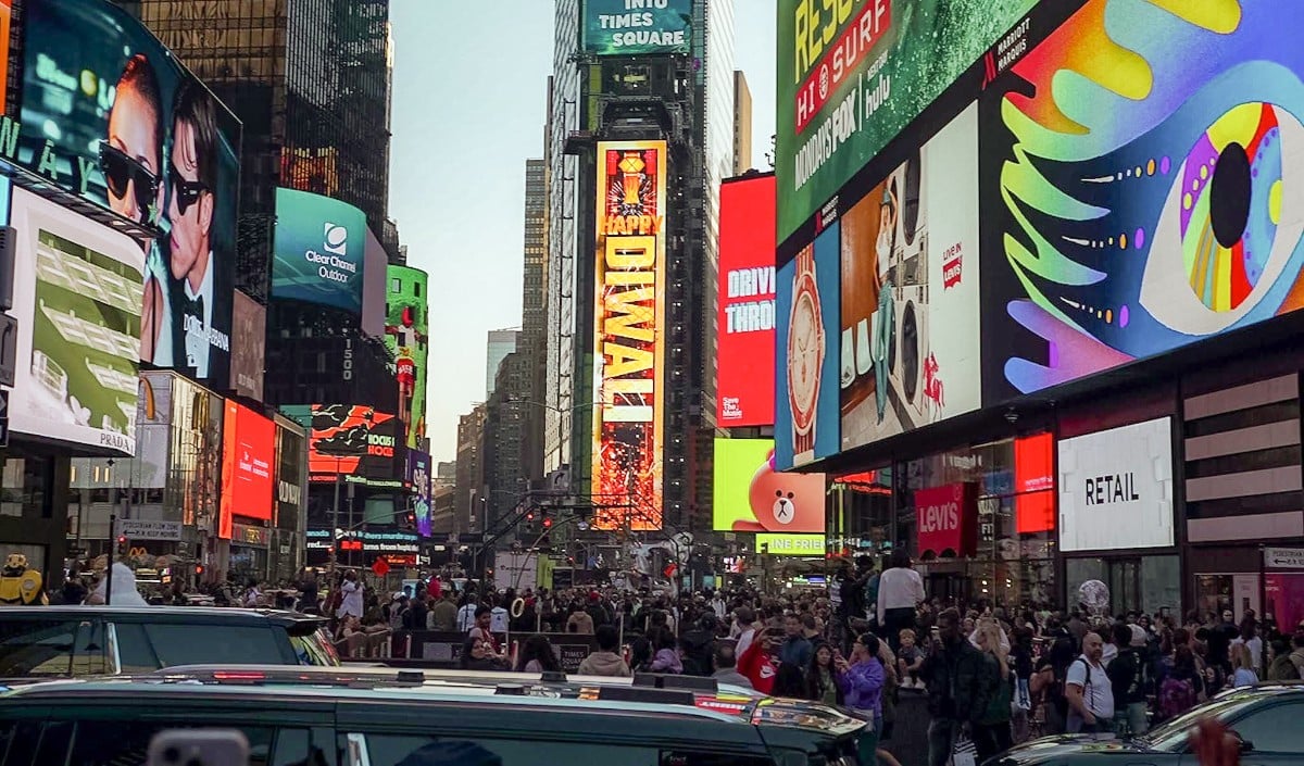 New York Times Square Stabbing | टाइम्स स्क्वायर में खूनी तांडव! सनकी महिला ने चाकू से ली दूसरी महिला की जान, NYPD ने मुठभेड़ में किया ढेर