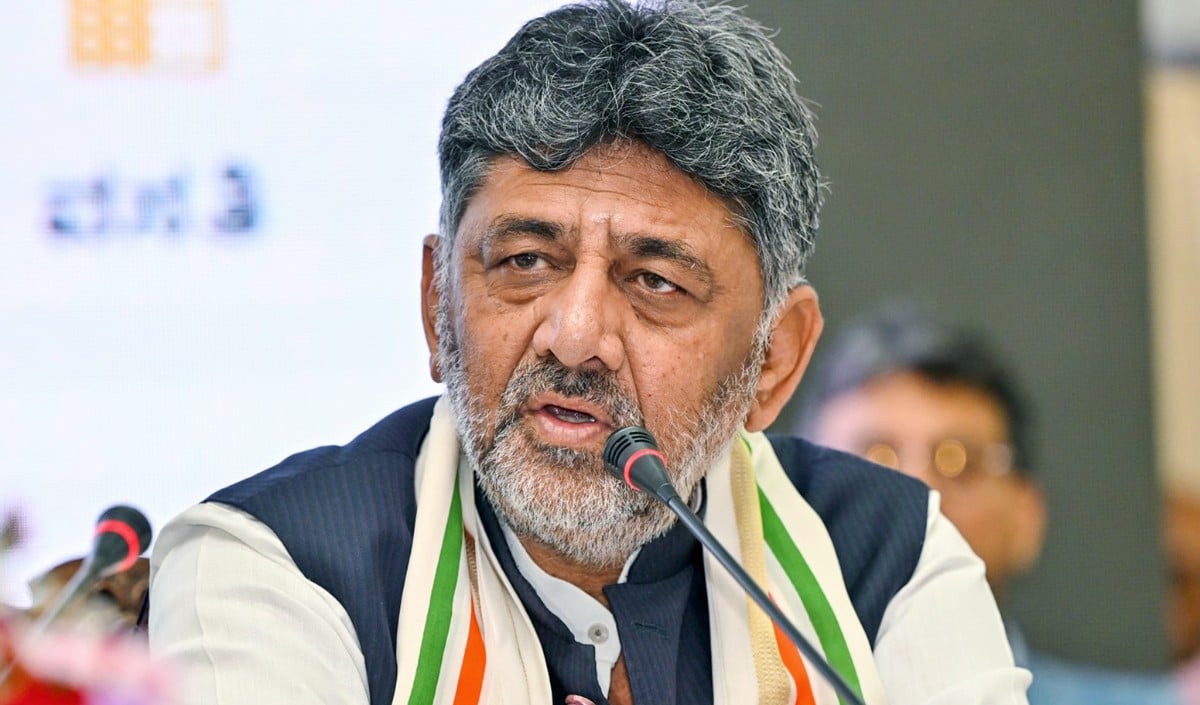 Vande Mataram Politics: कर्नाटक सरकार का आदेश, सरकारी कार्यक्रमों में बस दो छंद!