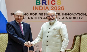 पीएम मोदी की राष्ट्रपति पुतिन से मुलाकात पीएम मोदी की राष्ट्रपति पुतिन से मुलाकात