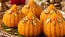 गणेश चतुर्थी पर बप्पा को लगाएं खास भोग, घर पर इस तरह बनाएं Motichoor Modak गणेश चतुर्थी पर बप्पा को लगाएं खास भोग, घर पर इस तरह बनाएं Motichoor Modak