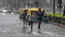 Delhi Weather Update | दिल्ली के कई इलाकों में भारी बारिश, आईएमडी ने जारी किया ‘रेड अलर्ट’